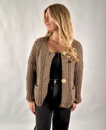 Lade das Bild in den Galerie-Viewer, Strick Cardigan Golden Taupe
