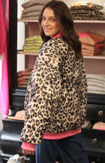 Lade das Bild in den Galerie-Viewer, Missgoodlife Wendejacke Pink
