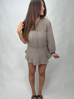 Lade das Bild in den Galerie-Viewer, Musselin Jumpsuit Mia Taupe One Shoulder
