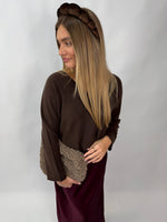 Lade das Bild in den Galerie-Viewer, Strickpullover Val Chocolate
