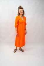 Lade das Bild in den Galerie-Viewer, Musselin Kleid Malu Orange
