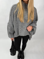 Lade das Bild in den Galerie-Viewer, Oversize Pullover Val Grau
