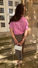 Lade das Bild in den Galerie-Viewer, BQ Shirt &quot;enjoy the now&quot; Pink
