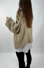 Lade das Bild in den Galerie-Viewer, Oversize Pullover Val Beige
