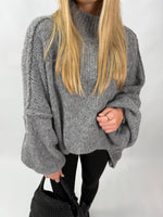 Lade das Bild in den Galerie-Viewer, Oversize Pullover Val Grau
