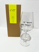 Lade das Bild in den Galerie-Viewer, &quot;In Wine We Trust&#39;&quot; Weinglas by Johanna Schwarzer × selekkt
