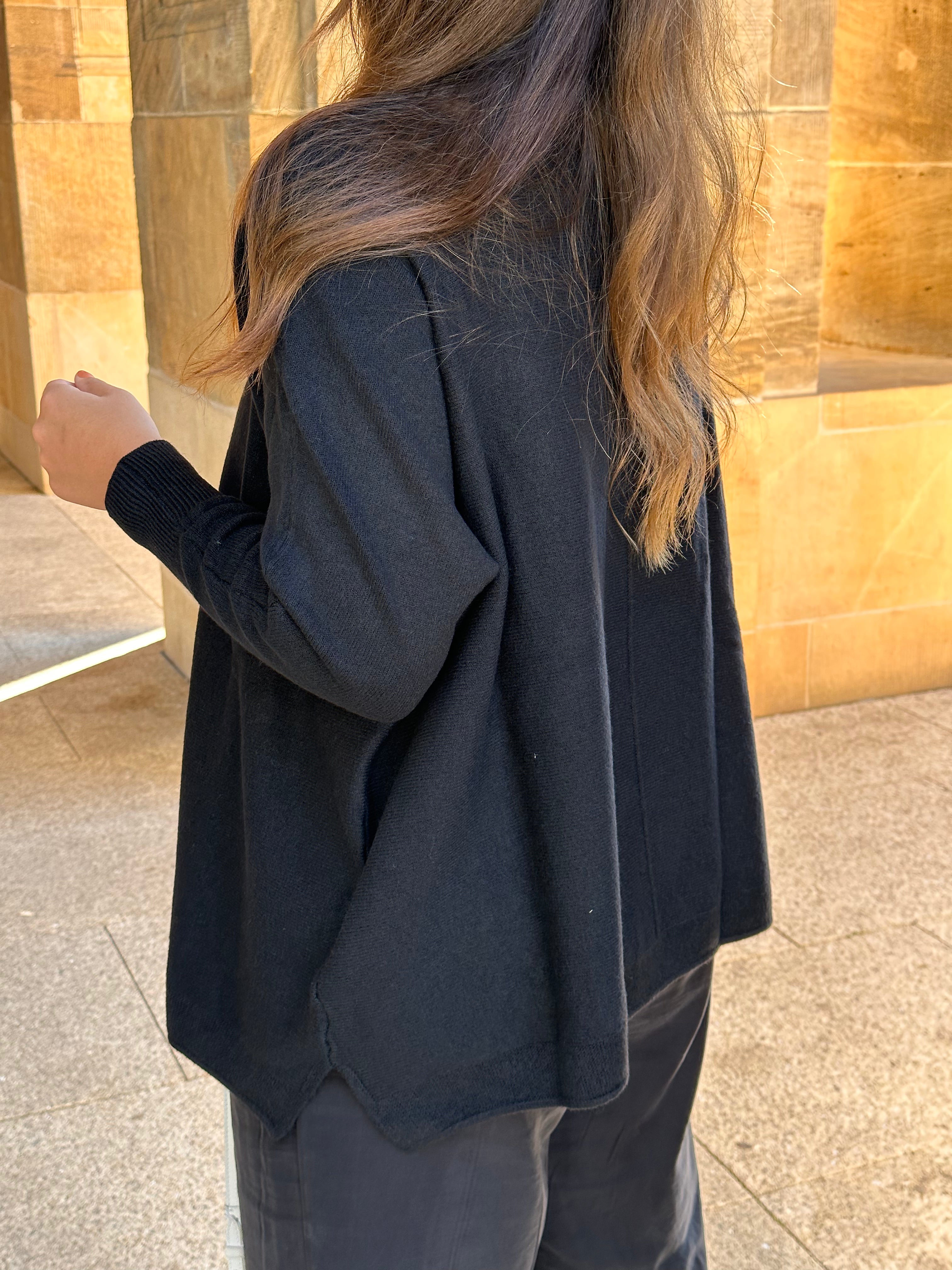 Lässiger Sweater Jara Schwarz