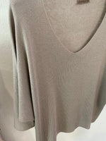 Lade das Bild in den Galerie-Viewer, Feinstrick Pullover Malu Taupe
