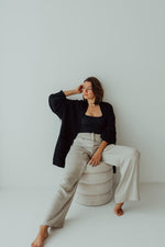 Lade das Bild in den Galerie-Viewer, Cardigan Cozy Days Kurz | Schwarz
